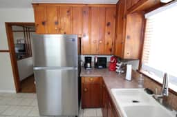 Tulsa home conveniently by Brookside and Riverside with large fenced yard.  Shopping, dining, and river trails.  Pets allowed