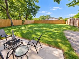 Stylish 3BR | Near Downtown in Owen Park | Fenced - Image 2