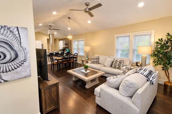 Stylish 3BR | Near Downtown in Owen Park | Fenced - Image 1