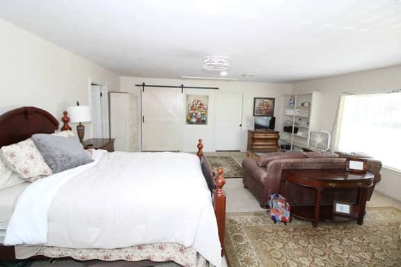 Jenks cozy home | Fenced yard | Dogs OK