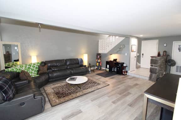 Remodeled Townhouse | Dogs OK | ORU & St Francis