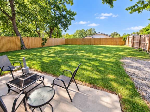 Stylish 3BR | Near Downtown in Owen Park | Fenced - Image 2