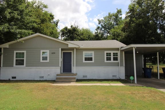 Near Expo Center | Dogs Ok | Fenced | No chores