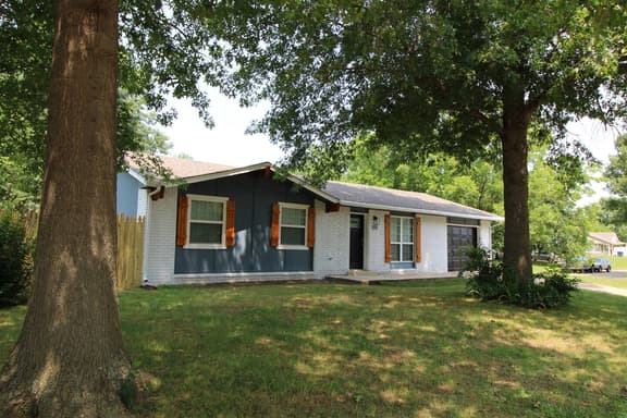 Claremore home | Remodeled | Dogs OK | Fenced Yard