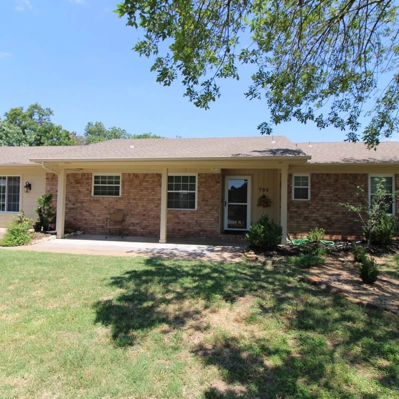 Jenks cozy home | Fenced yard | Dogs OK